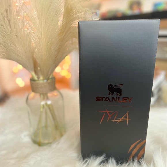 STANLEY x TYLA 40 oz Quencher~ BNIB 🔥🔥🐅🍃😍 ❌SOLD OUT! - Picture 7 of 17